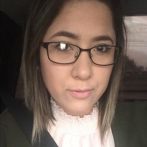 Meet your Posher, Cassandra